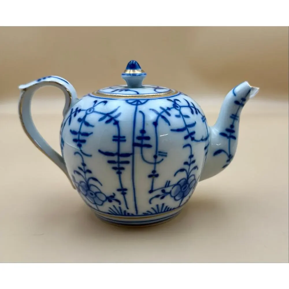 Vintage Thomas Bavaria Germany Blue Onion Porcelain Teapot 4.5” Spout Chip